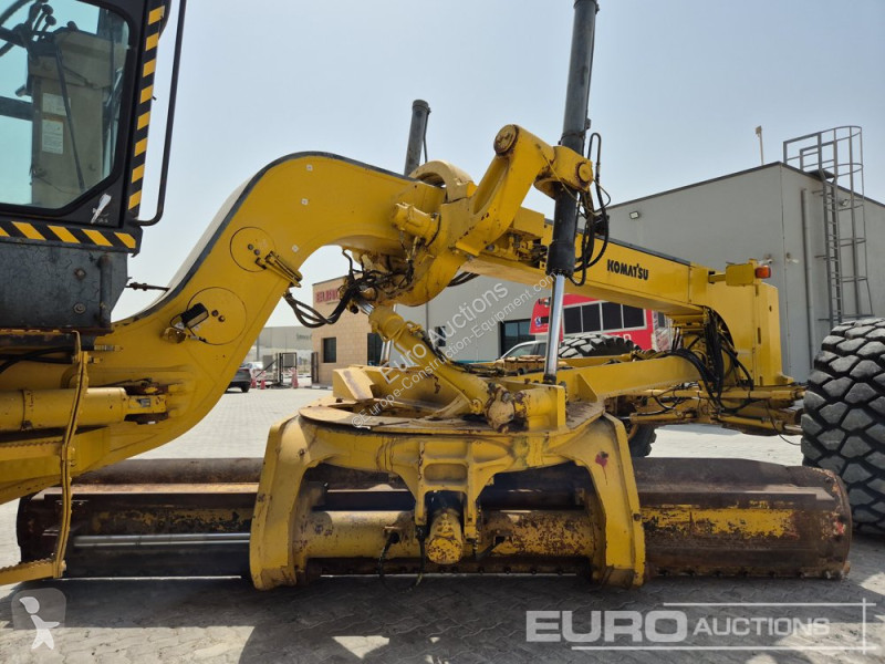 Buldozer Komatsu GD825A-2