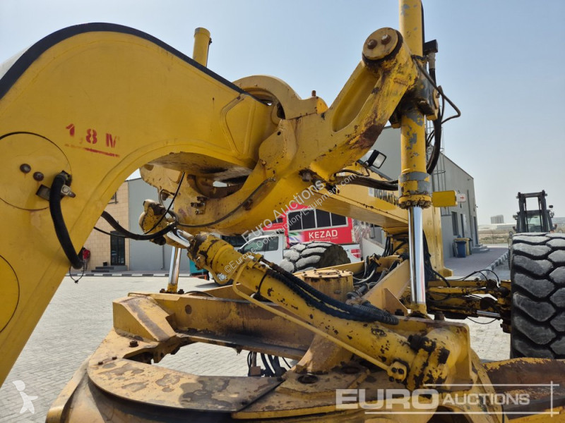 Buldozer Komatsu GD825A-2