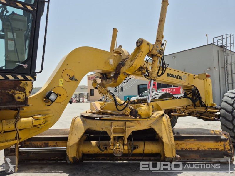 Buldozer Komatsu GD825A-2