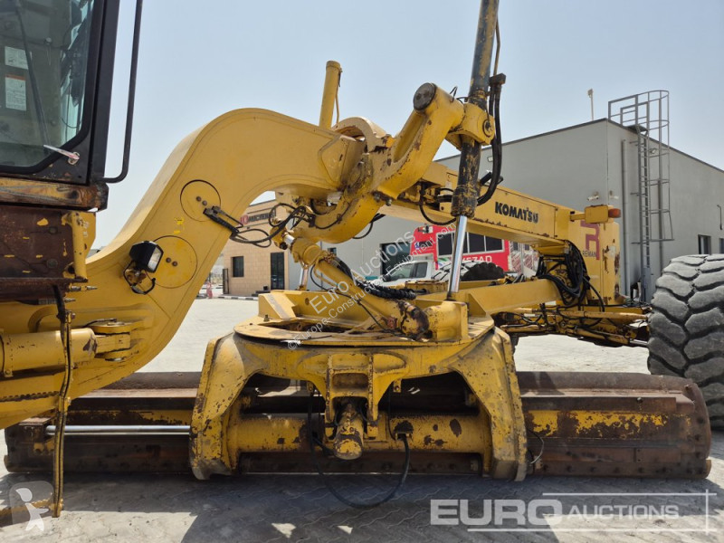 Bulldozer Komatsu GD825A-2