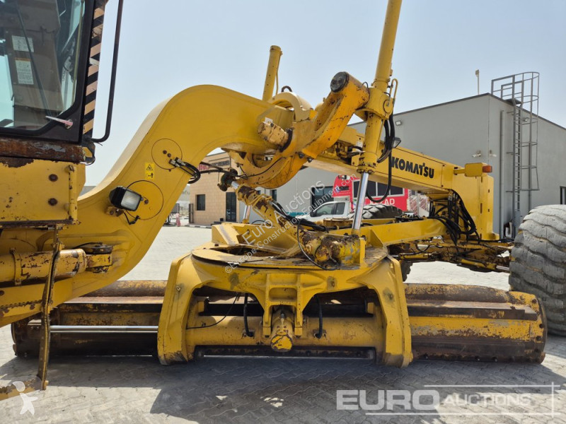Buldozer Komatsu GD825A-2