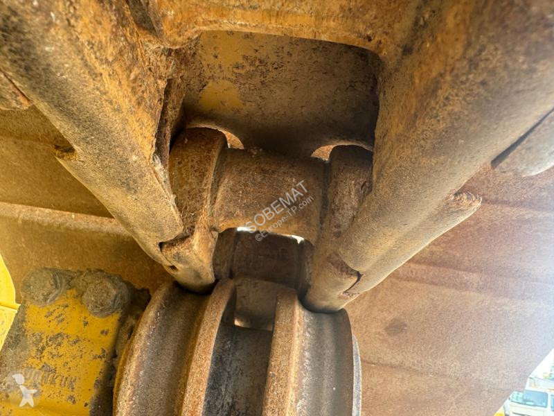 بلدوزر Caterpillar D6N