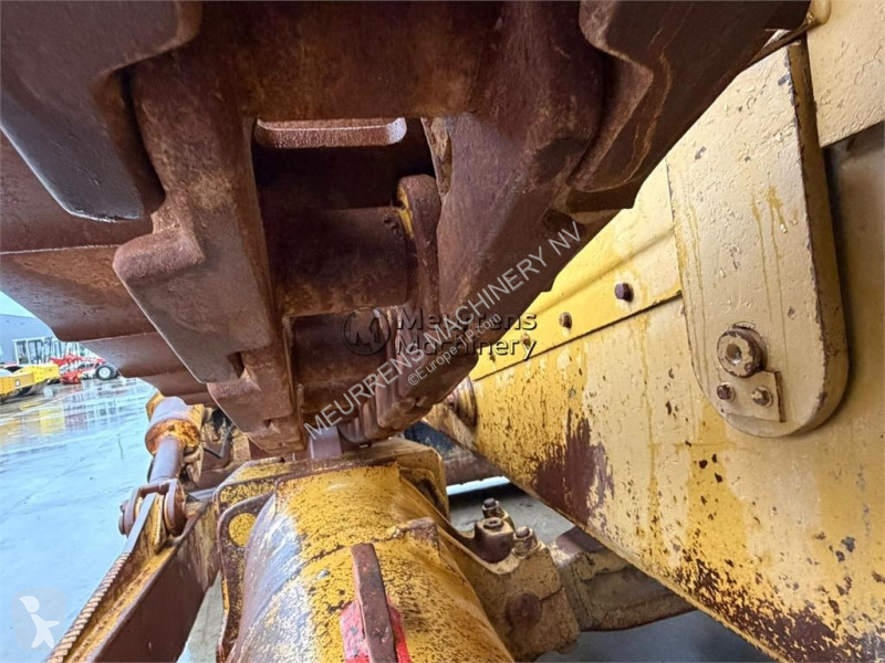بلدوزر Caterpillar D8T