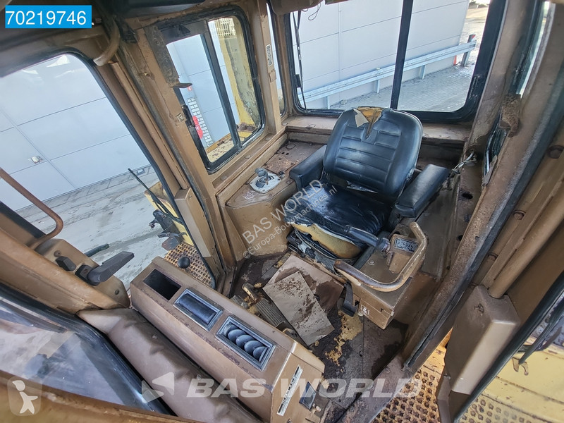 بلدوزر Caterpillar D8 N