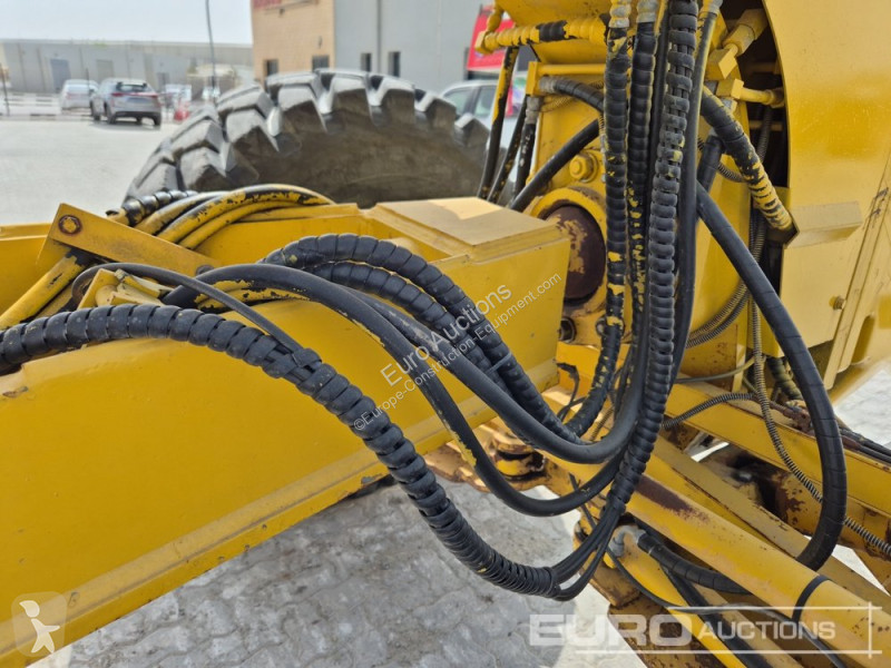 Buldozer Komatsu GD825A-2
