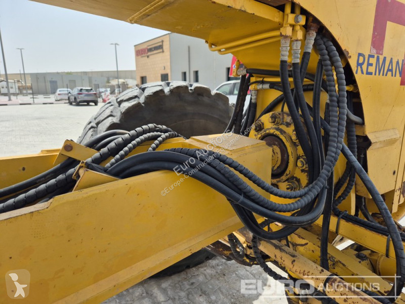 Bulldozer Komatsu GD825A-2