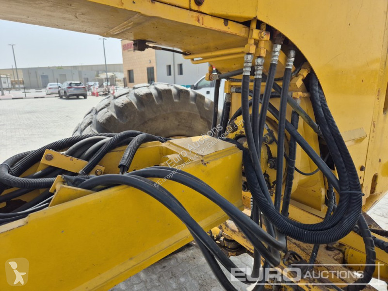 Buldozer Komatsu GD825A-2