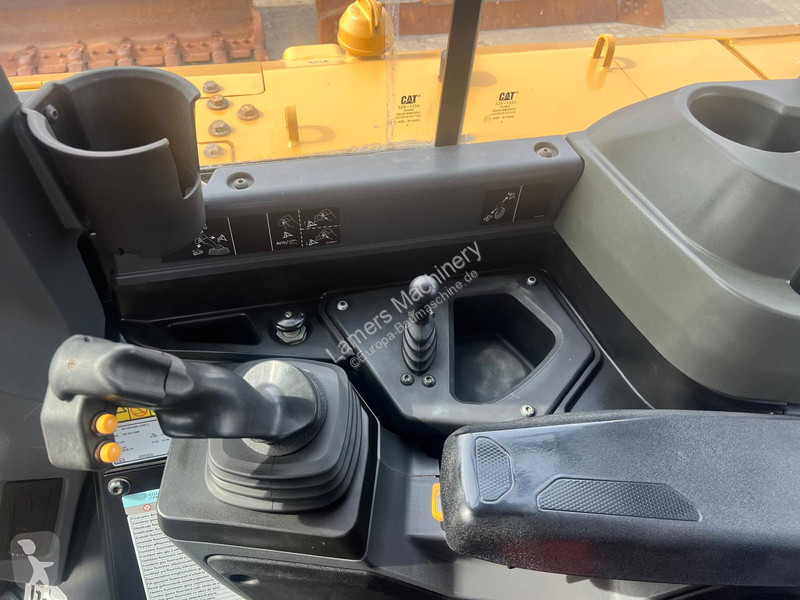 بلدوزر Caterpillar D6 XL next generation .