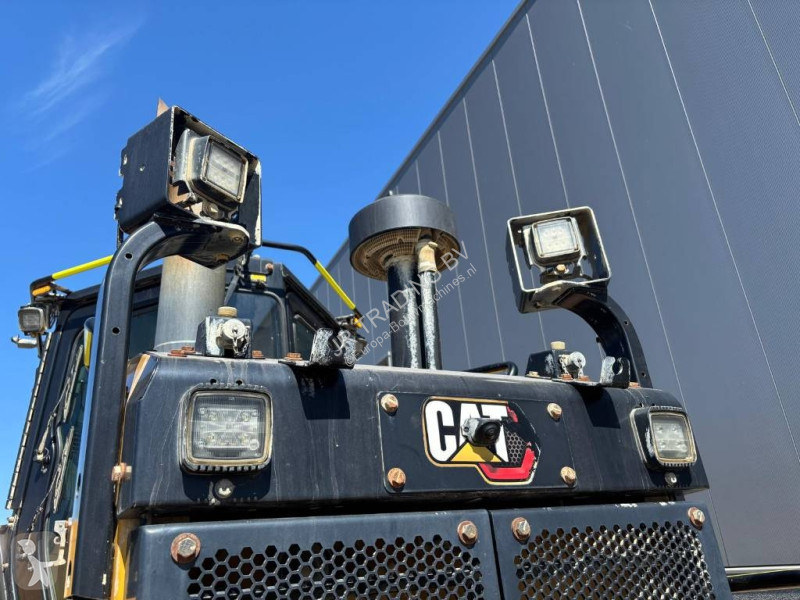 Buldozér Caterpillar D 6 XE (Trimble earthworks...