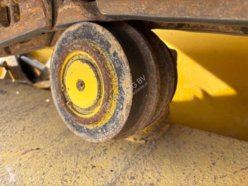 بلدوزر Komatsu D37 PX23