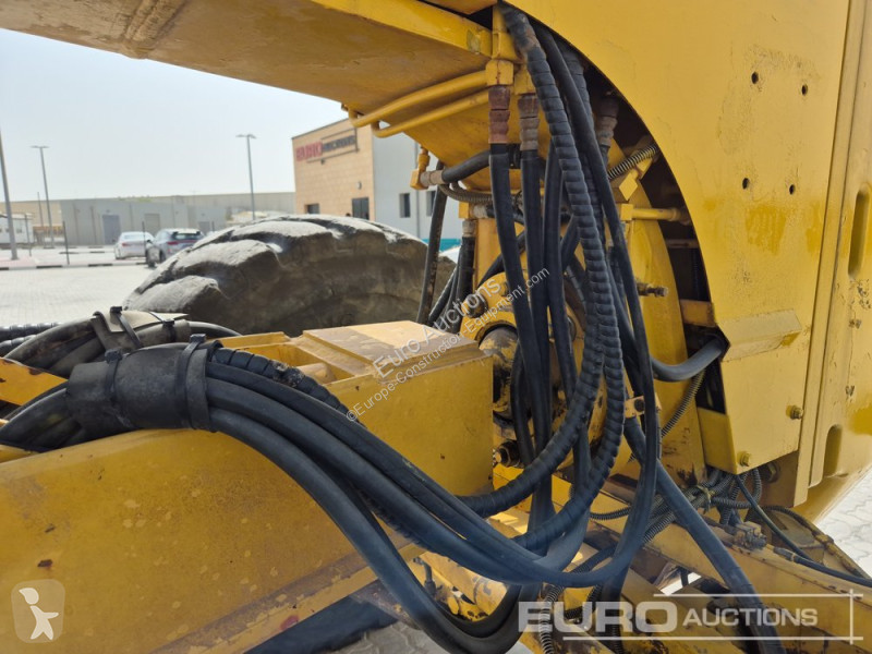 Buldozer Komatsu GD825A-2