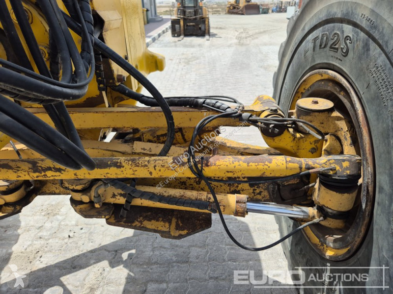 Buldozer Komatsu GD825A-2