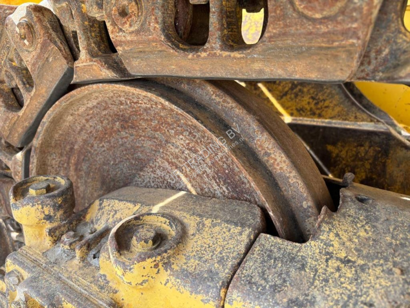 بلدوزر Komatsu D37 PX23