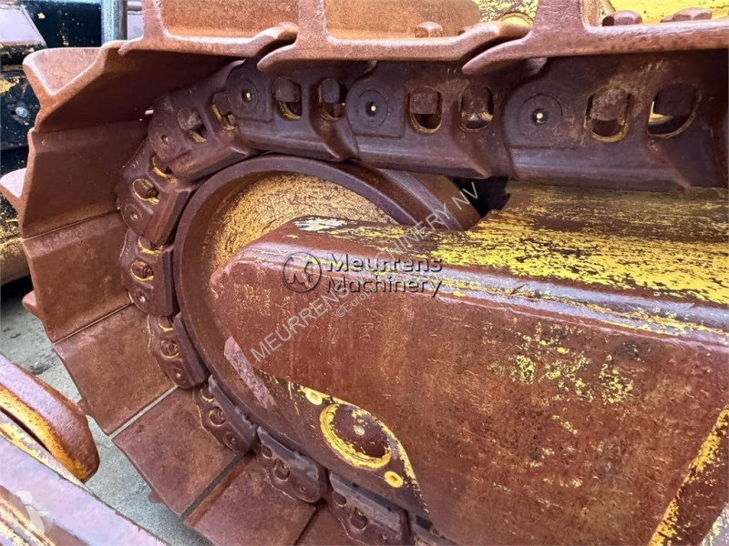 بلدوزر Caterpillar D8T