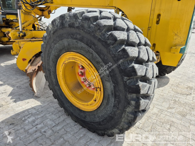 Buldozer Komatsu GD825A-2