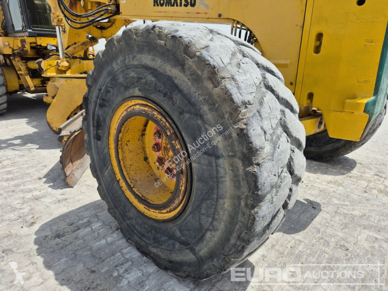 Buldozer Komatsu GD825A-2