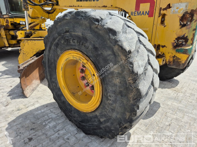 Bulldozer Komatsu GD825A-2