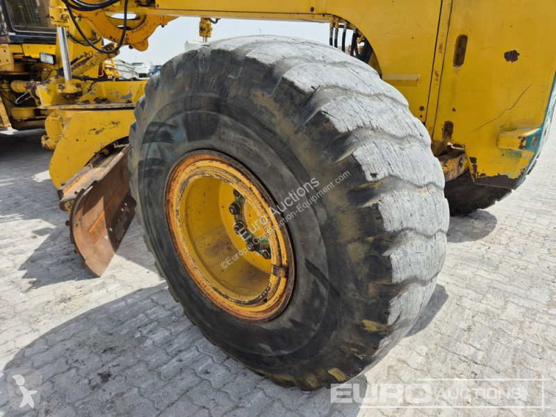 Buldozer Komatsu GD825A-2