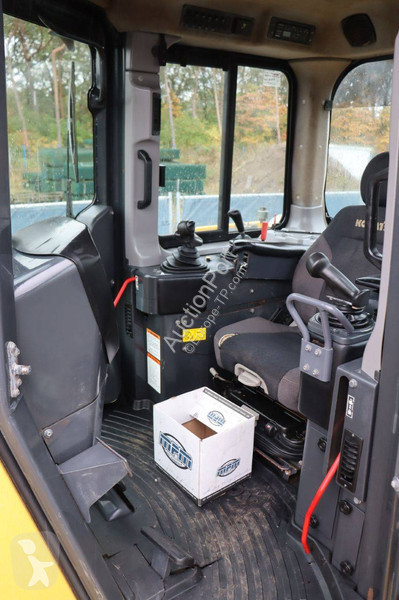 بلدوزر Komatsu