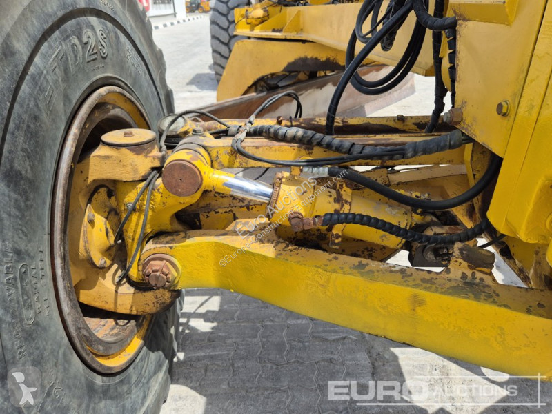 Buldozer Komatsu GD825A-2