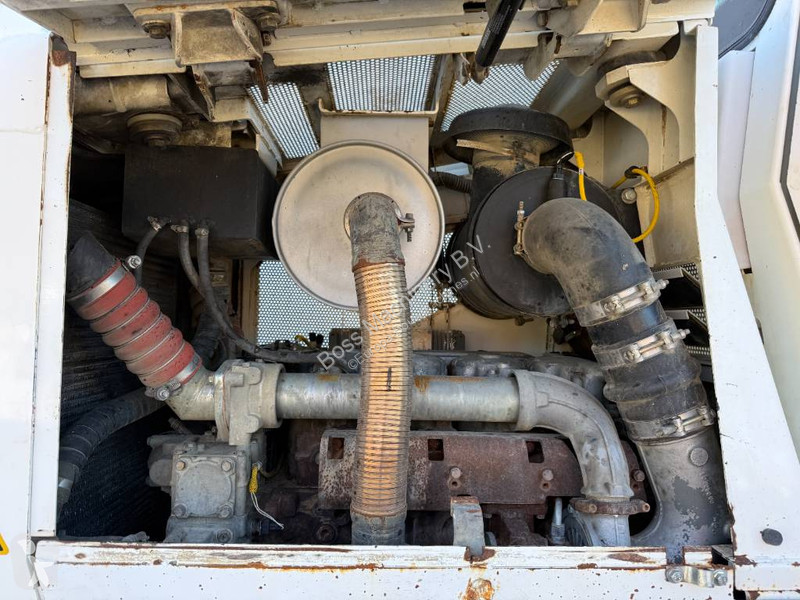 Bulldozer Liebherr PR724 - Ripper / 6-WAY Blade...