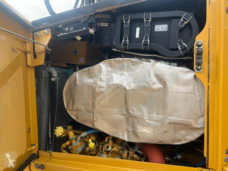 بلدوزر Caterpillar D6 XL next generation .