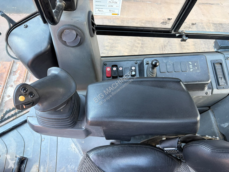 بلدوزر Caterpillar D4 LGP 15A ( / 2)