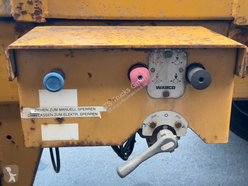 بلدوزر  Extec Screens & Crushers C12...