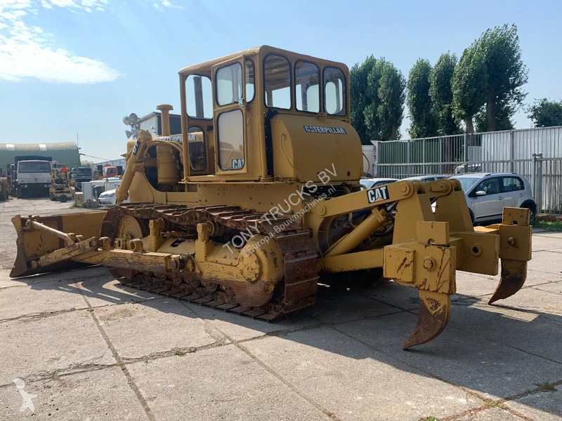 Bulldozer Caterpillar E Bulldozer with ripper...