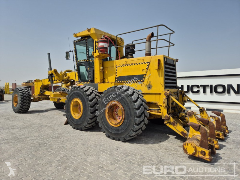 Buldozer Komatsu GD825A-2