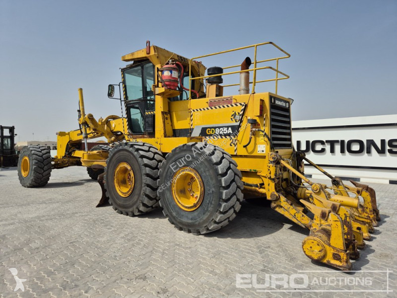 Buldozer Komatsu GD825A-2