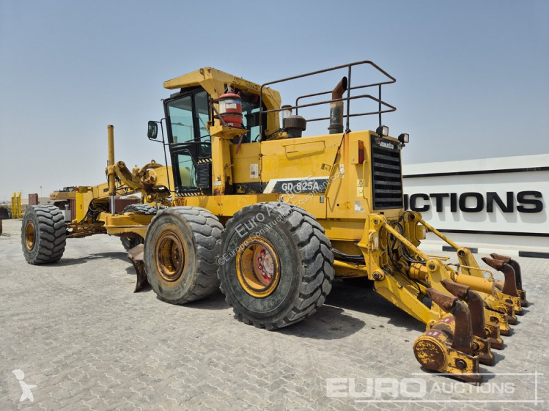Buldozer Komatsu GD825A-2