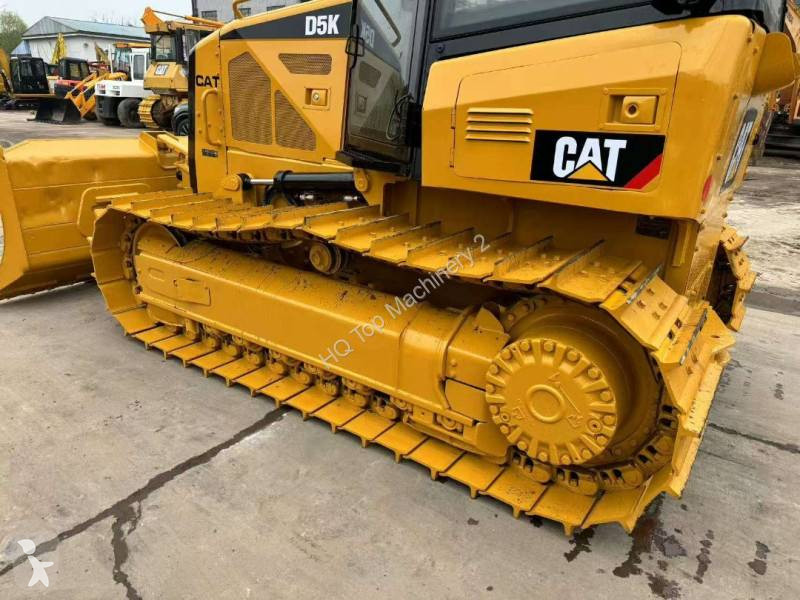 بلدوزر Caterpillar Bulldozer sur chenilles...