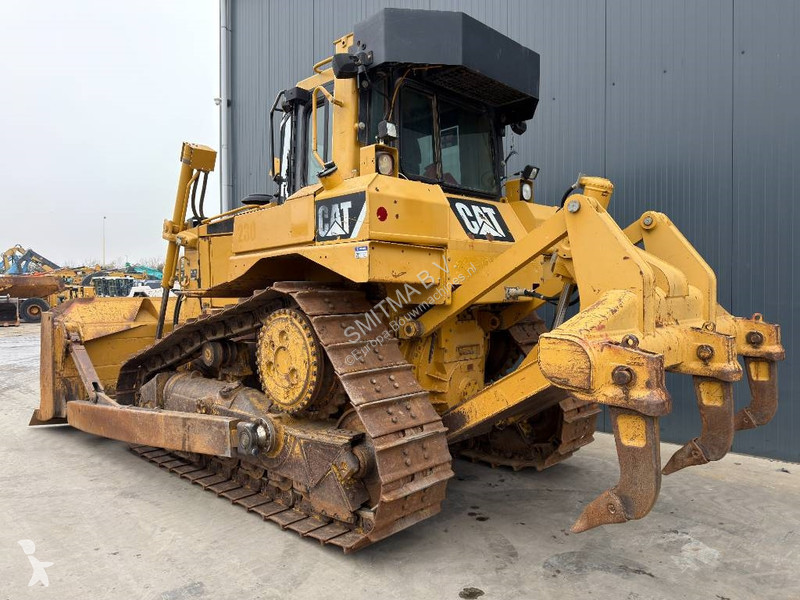 Buldozér Caterpillar D6T