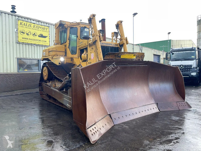 Bulldozer Caterpillar Dozer with Ripper Very...