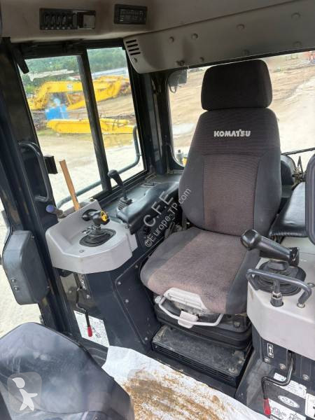 بلدوزر Komatsu