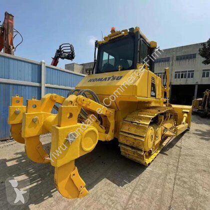 Buldozér Komatsu D65