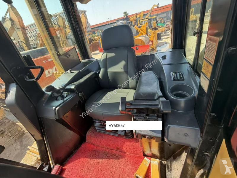 بلدوزر Caterpillar D6N