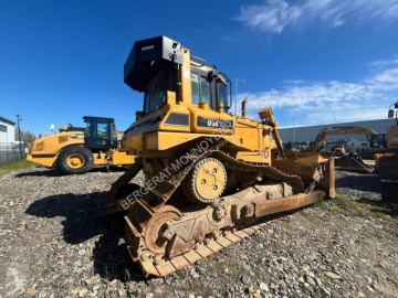 Buldozer na pásech Caterpillar