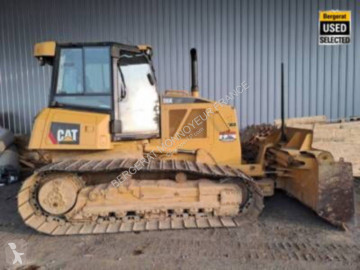 Buldozer na pásech Caterpillar