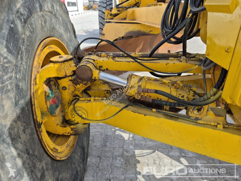 Buldozer Komatsu GD825A-2