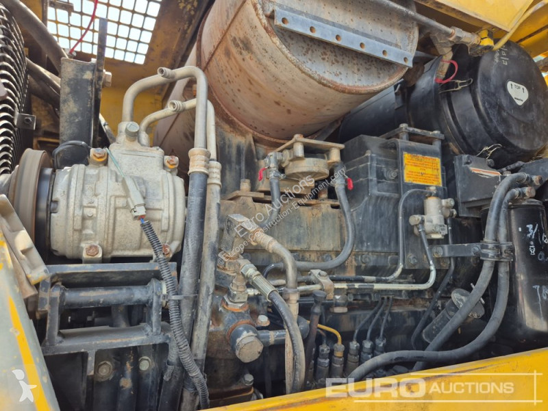 Bulldozer Komatsu GD825A-2