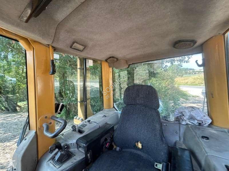 بلدوزر Caterpillar D6N
