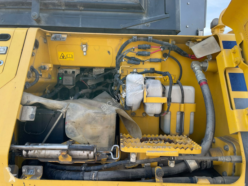 بلدوزر Komatsu i-24