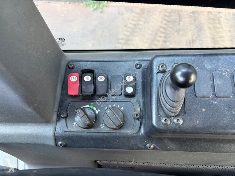 بلدوزر Caterpillar D4 LGP 15A ( / 2)