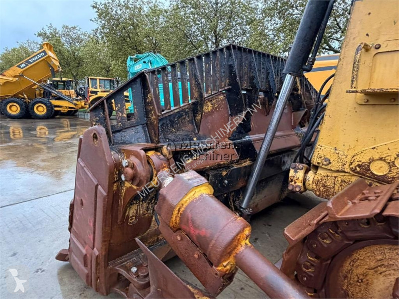بلدوزر Caterpillar D8T