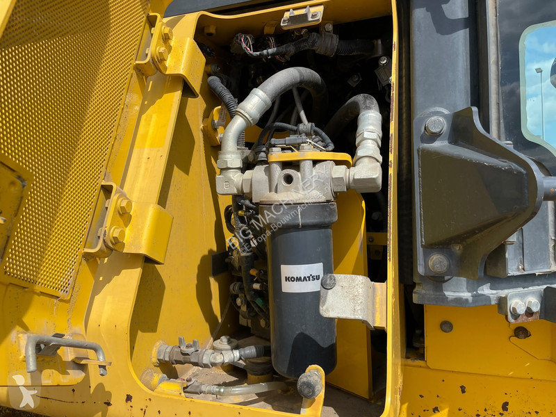 بلدوزر Komatsu i-24