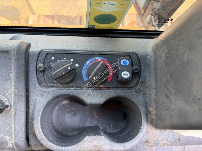 بلدوزر Caterpillar D4 LGP 15A ( / 2)