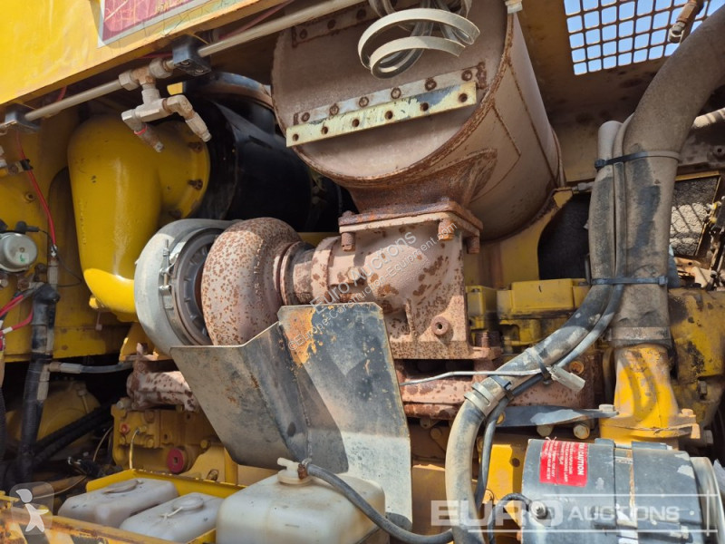 Buldozer Komatsu GD825A-2