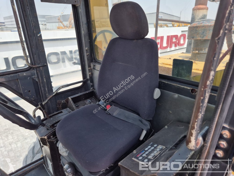 Buldozer Komatsu GD825A-2